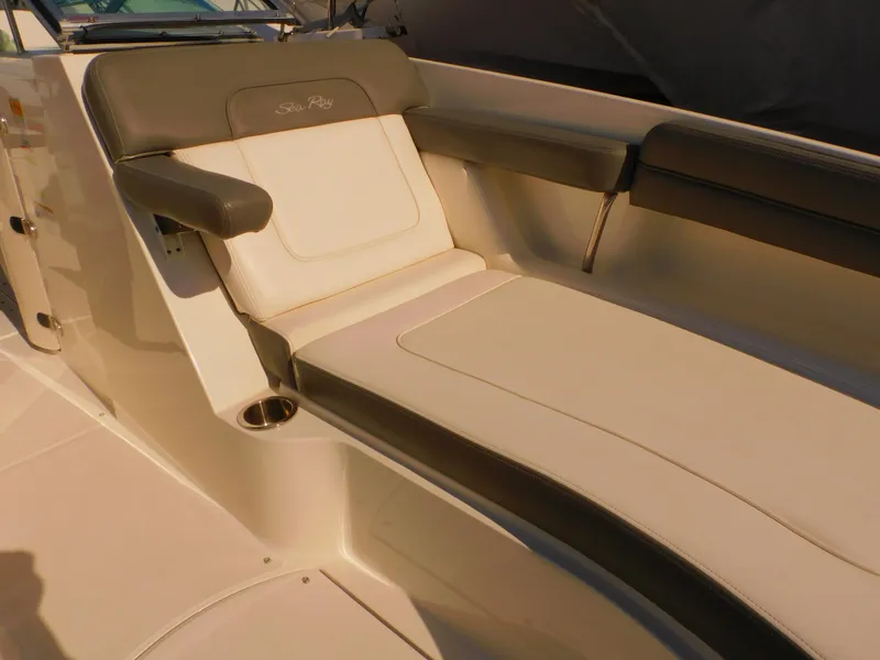Slide: The Image of Sea Ray 280 Sundeck 2011 - 56