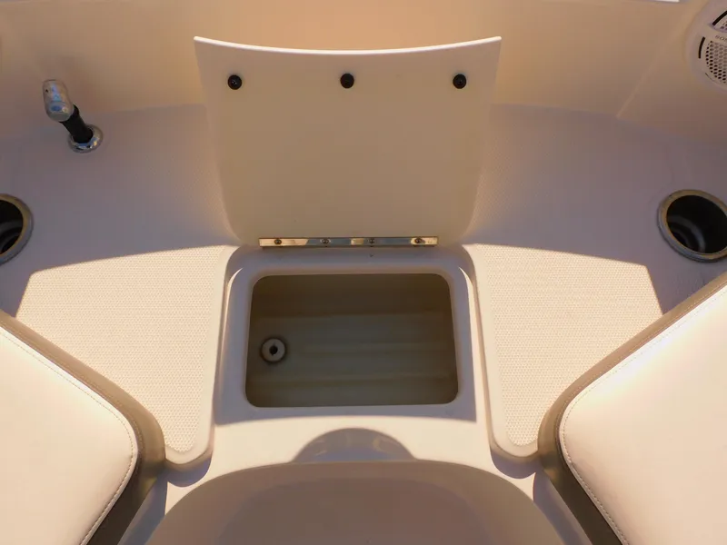 Slide: The Image of Sea Ray 280 Sundeck 2011 - 61