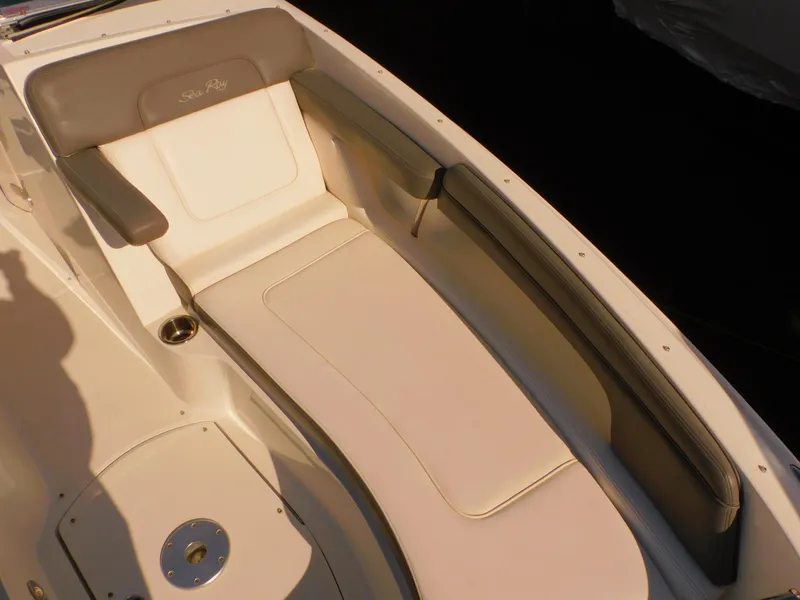 Slide: The Image of Sea Ray 280 Sundeck 2011 - 64