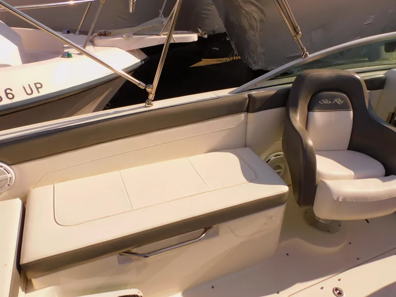 Slide: The Image of Sea Ray 280 Sundeck 2011 - 73