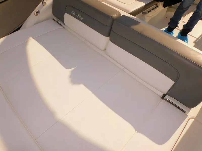 Slide: The Image of Sea Ray 280 Sundeck 2011 - 79