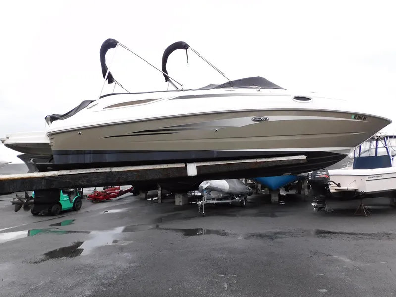Slide: The Image of Sea Ray 280 Sundeck 2011 - 81