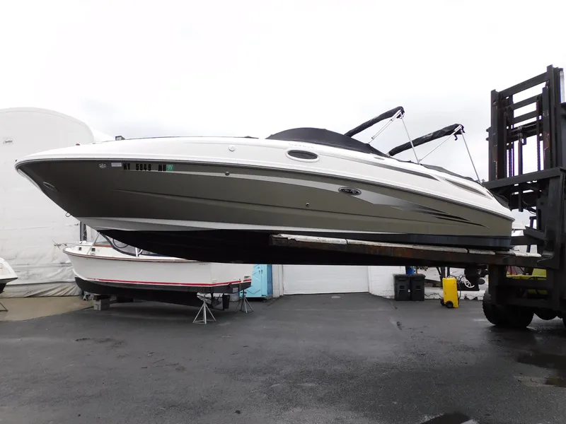 Slide: The Image of Sea Ray 280 Sundeck 2011 - 84