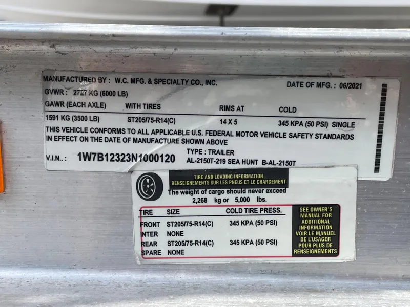Slide: The Image of 2021 Sea Hunt Ultra 219 trailer label with specifications and safety standards. - 22