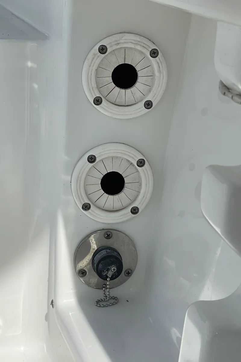 Slide: The Image of 2021 Sea Hunt Ultra 219 boat fittings and fixtures detail. - 49