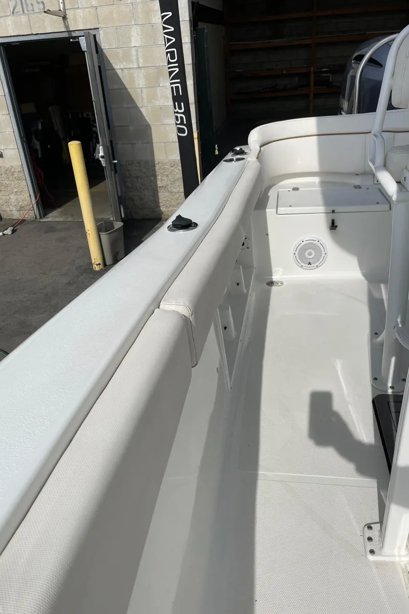 Slide: The Image of Sea Hunt Ultra 219 2021 - 50