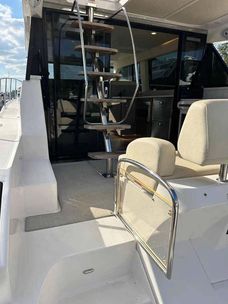 Slide: The Image of Regal 42 FXO 2021 - 64