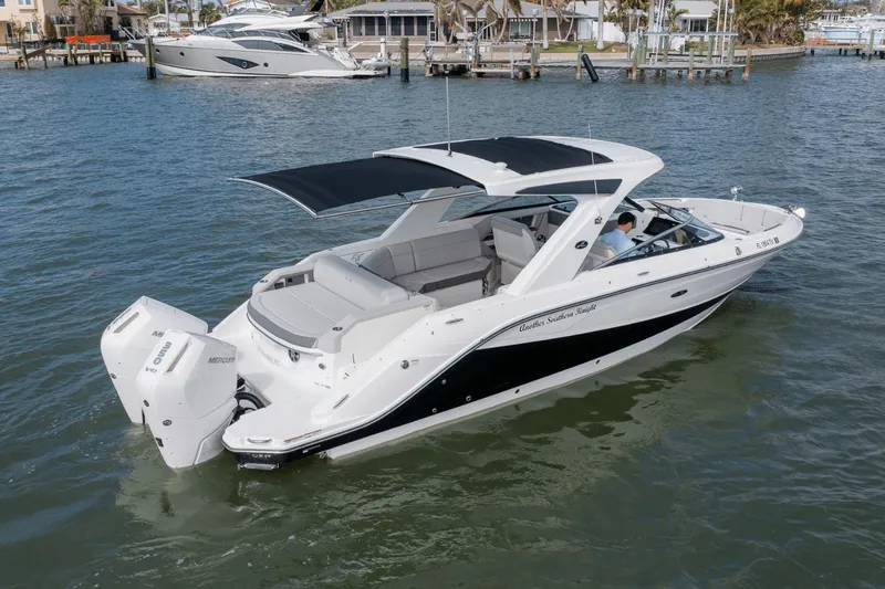 Slide: The Image of Sea Ray 310 SLX Outboard 2024 - 12