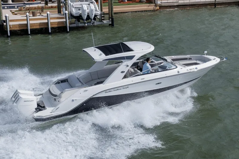 Slide: The Image of Sea Ray 310 SLX Outboard 2024 - 20