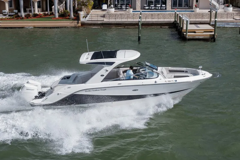 Slide: The Image of Sea Ray 310 SLX Outboard 2024 - 32
