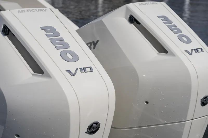 Slide: The Image of Sea Ray 310 SLX Outboard 2024 - 33