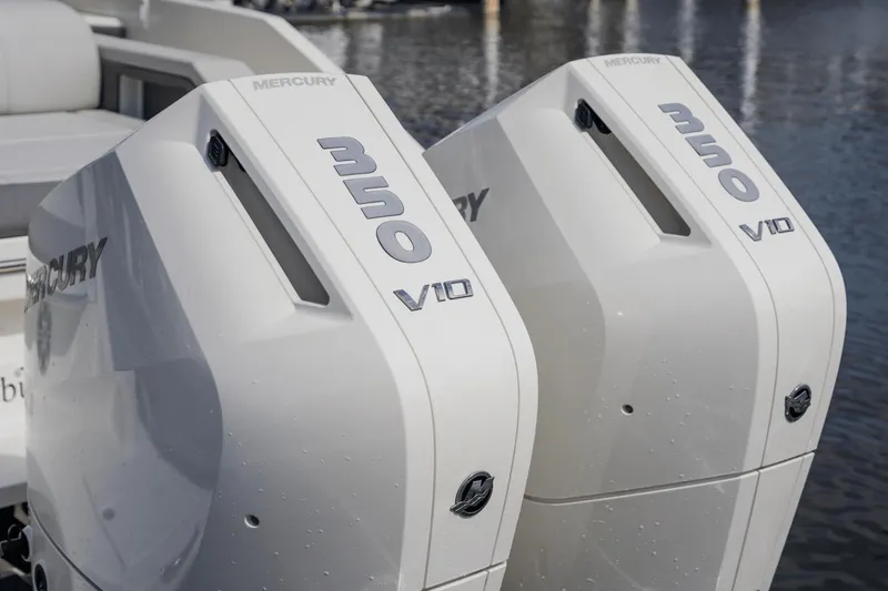 Slide: The Image of Sea Ray 310 SLX Outboard 2024 - 34