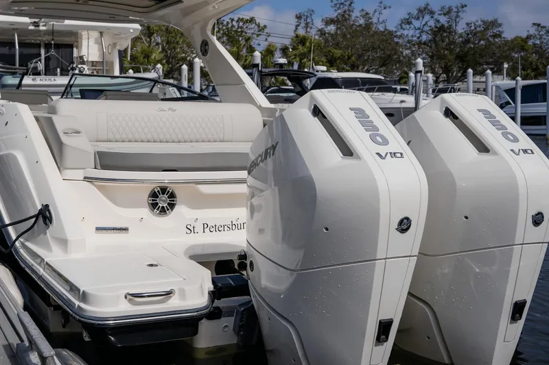 Slide: The Image of Sea Ray 310 SLX Outboard 2024 - 35