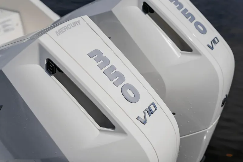 Slide: The Image of Sea Ray 310 SLX Outboard 2024 - 36