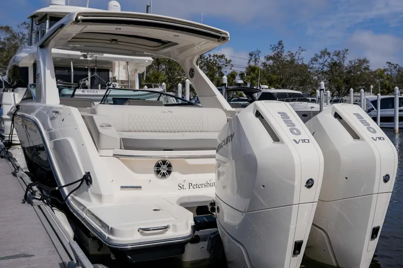 Slide: The Image of Sea Ray 310 SLX Outboard 2024 - 37