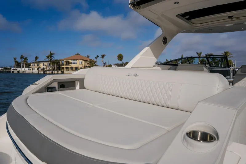 Slide: The Image of Sea Ray 310 SLX Outboard 2024 - 41