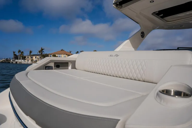 Slide: The Image of Sea Ray 310 SLX Outboard 2024 - 42