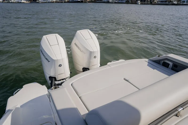 Slide: The Image of Sea Ray 310 SLX Outboard 2024 - 43