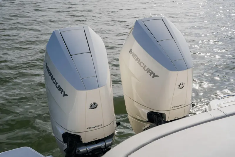 Slide: The Image of Sea Ray 310 SLX Outboard 2024 - 46