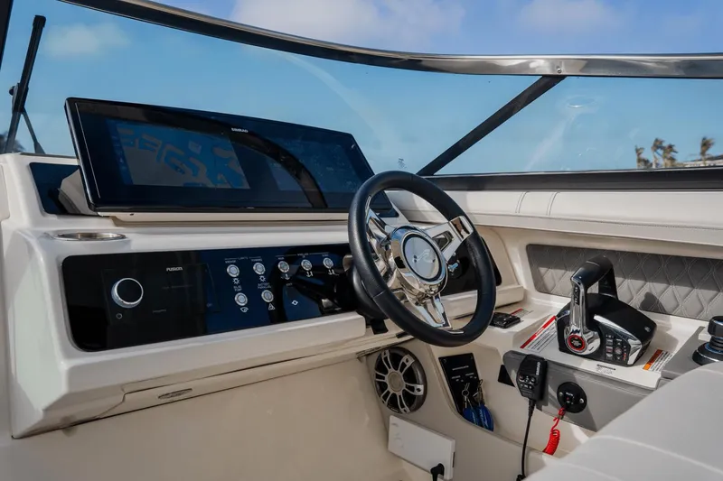 Slide: The Image of Sea Ray 310 SLX Outboard 2024 - 58
