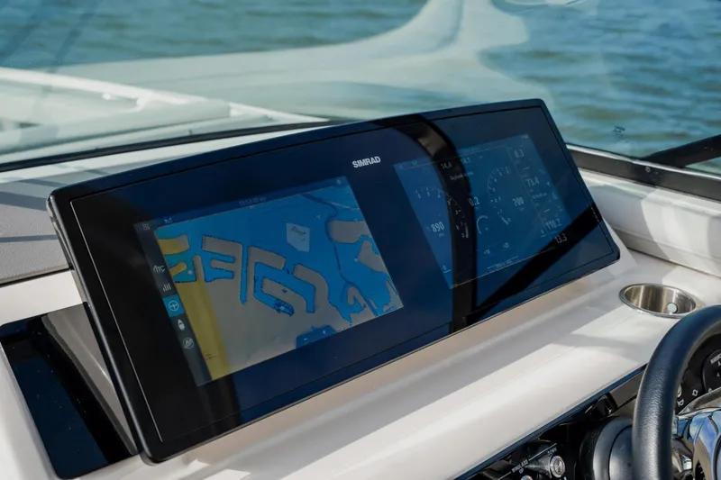 Slide: The Image of Sea Ray 310 SLX Outboard 2024 - 60