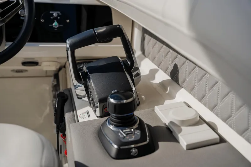 Slide: The Image of Sea Ray 310 SLX Outboard 2024 - 63
