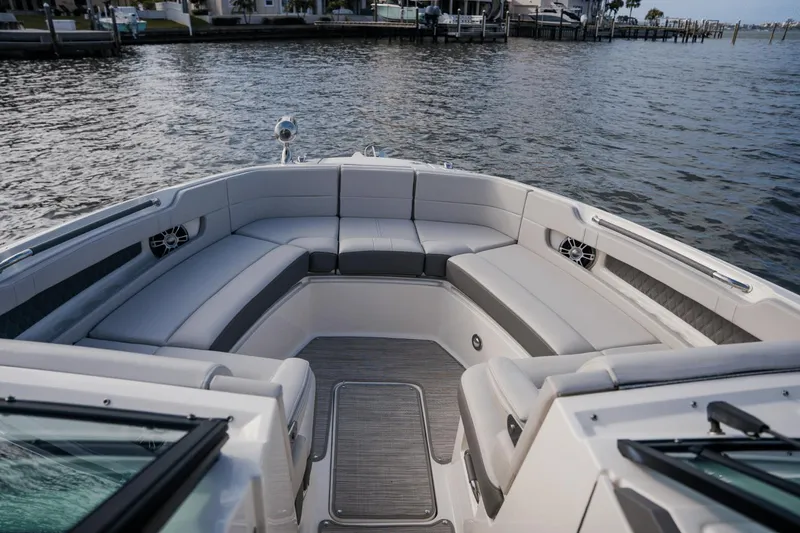 Slide: The Image of Sea Ray 310 SLX Outboard 2024 - 70