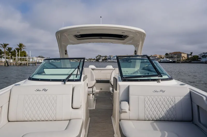 Slide: The Image of Sea Ray 310 SLX Outboard 2024 - 78