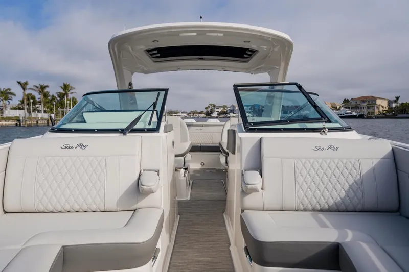 Slide: The Image of Sea Ray 310 SLX Outboard 2024 - 79