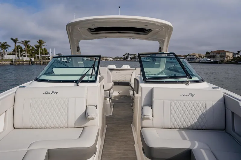 Slide: The Image of Sea Ray 310 SLX Outboard 2024 - 80
