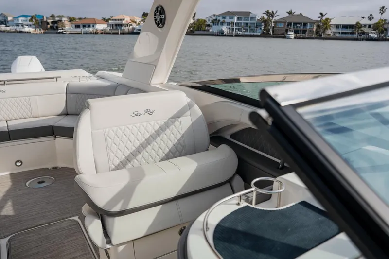 Slide: The Image of Sea Ray 310 SLX Outboard 2024 - 84