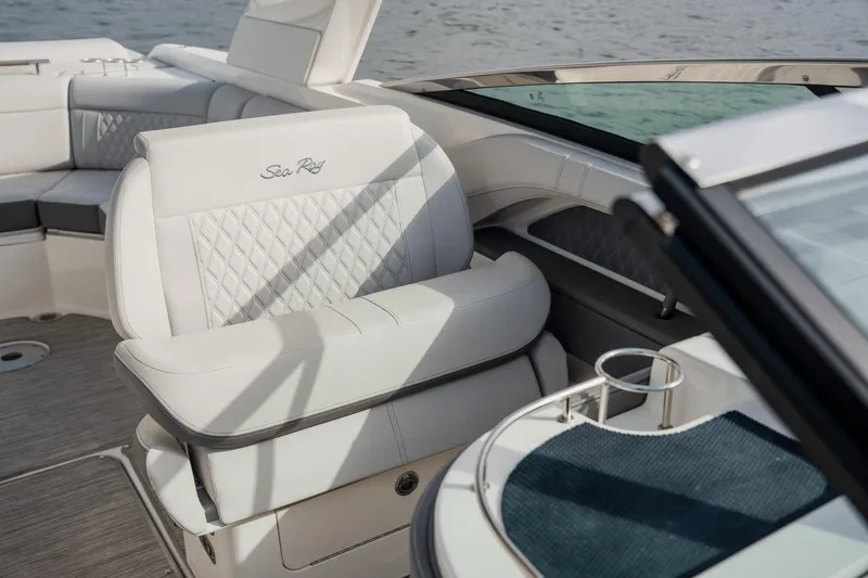 Slide: The Image of Sea Ray 310 SLX Outboard 2024 - 85