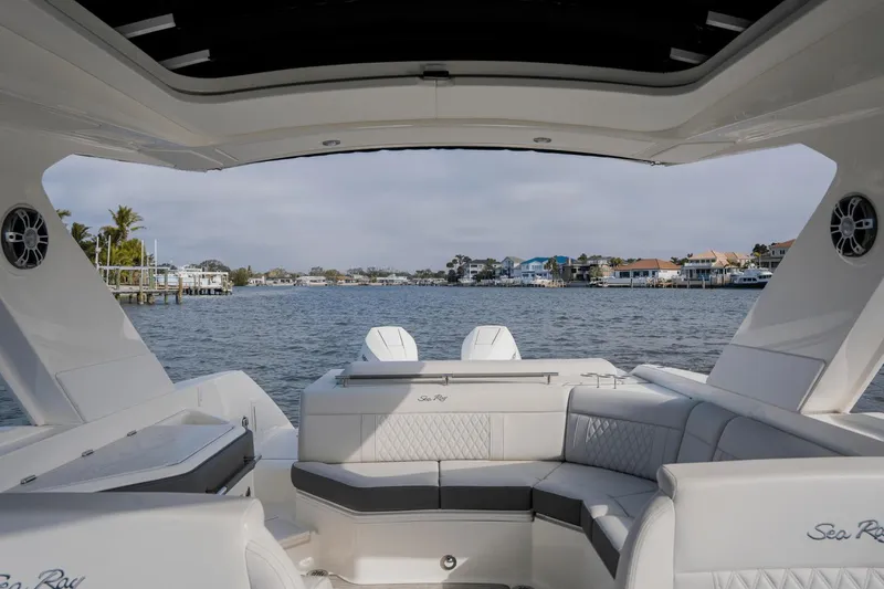 Slide: The Image of Sea Ray 310 SLX Outboard 2024 - 86