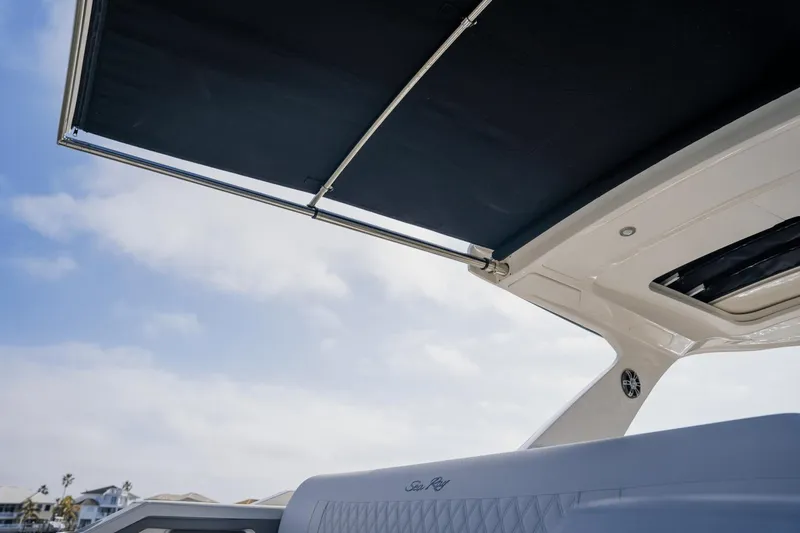 Slide: The Image of Sea Ray 310 SLX Outboard 2024 - 89