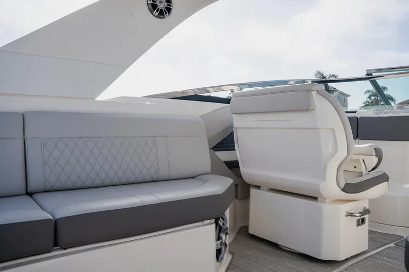 Slide: The Image of Sea Ray 310 SLX Outboard 2024 - 92