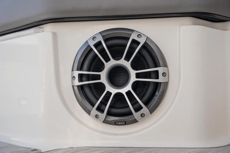 Slide: The Image of Sea Ray 310 SLX Outboard 2024 - 93