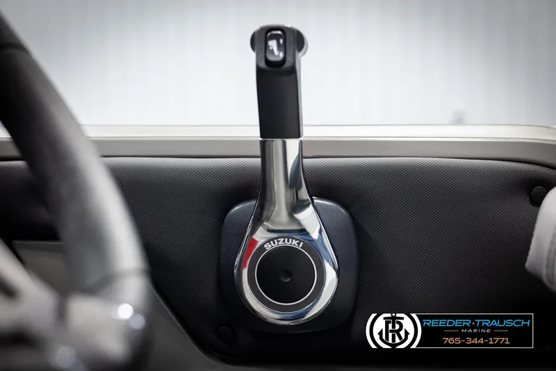 Slide: The Image of Throttle control lever in a 2025 Avalon LSZ VRB boat, featuring Suzuki branding. - 38
