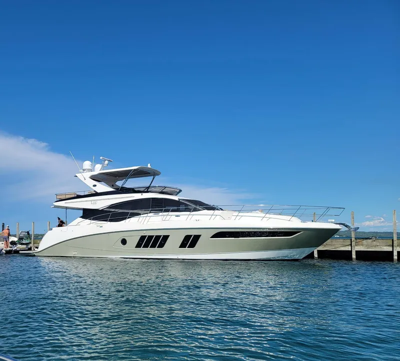 The Image of 2015 Sea Ray L650 Fly yacht docked on a sunny day. - 0