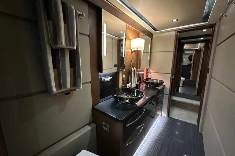 Slide: The Image of Sea Ray L650 Fly 2015 - 52