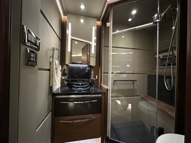 Slide: The Image of Sea Ray L650 Fly 2015 - 58