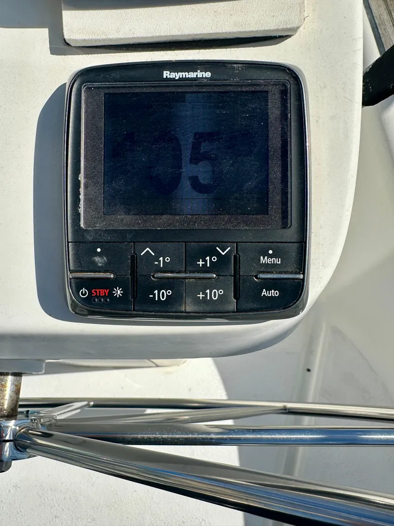 Slide: The Image of Raymarine navigation display on 2002 Beneteau Oceanis Clipper 393 yacht. - 38