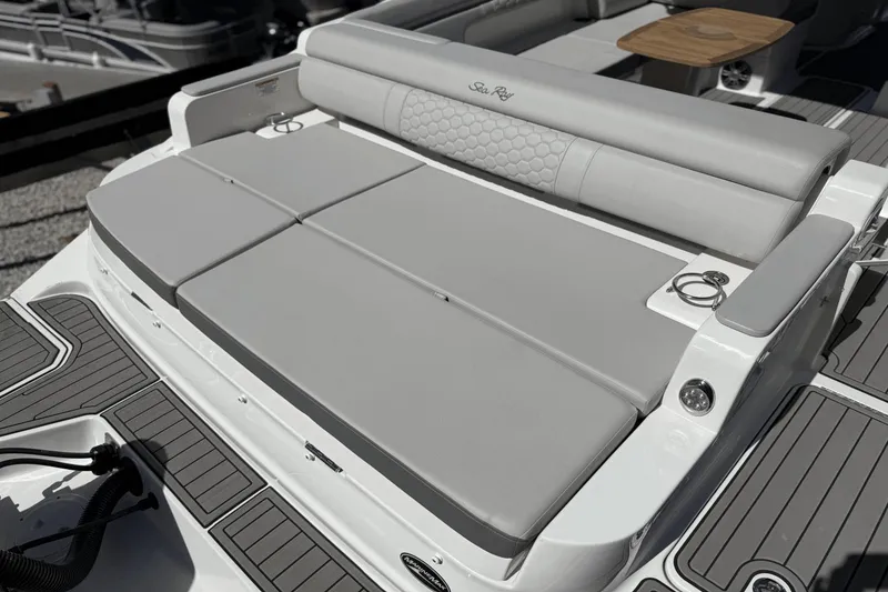 Slide: The Image of Sea Ray SDX 290 Outboard 2024 - 10