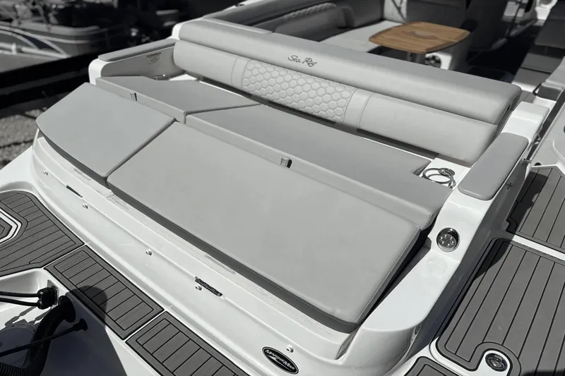 Slide: The Image of Sea Ray SDX 290 Outboard 2024 - 11
