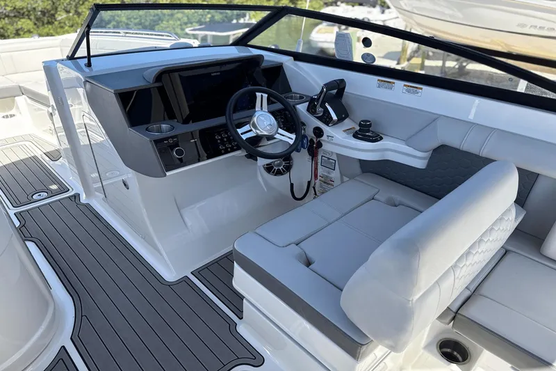 Slide: The Image of Sea Ray SDX 290 Outboard 2024 - 27