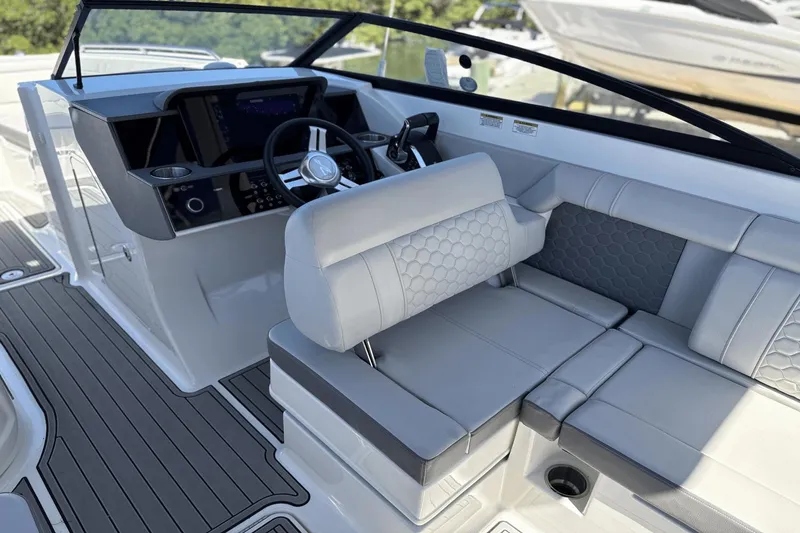 Slide: The Image of Sea Ray SDX 290 Outboard 2024 - 28