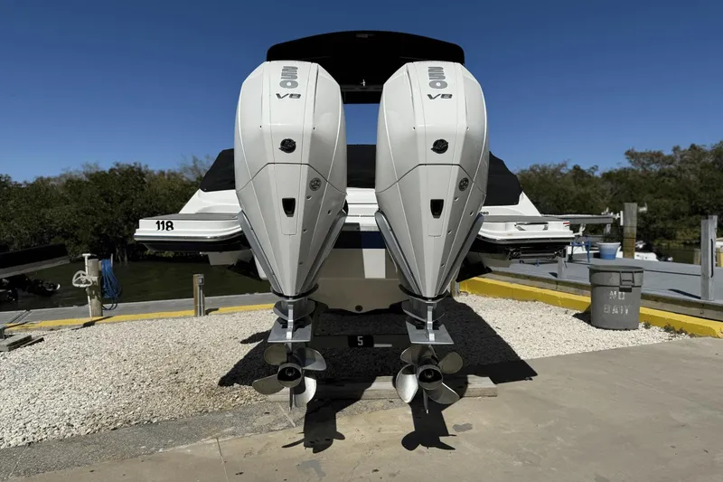 Slide: The Image of Sea Ray SDX 290 Outboard 2024 - 3