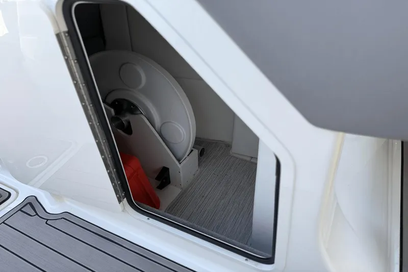 Slide: The Image of Sea Ray SDX 290 Outboard 2024 - 30