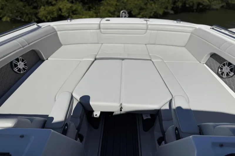 Slide: The Image of Sea Ray SDX 290 Outboard 2024 - 34
