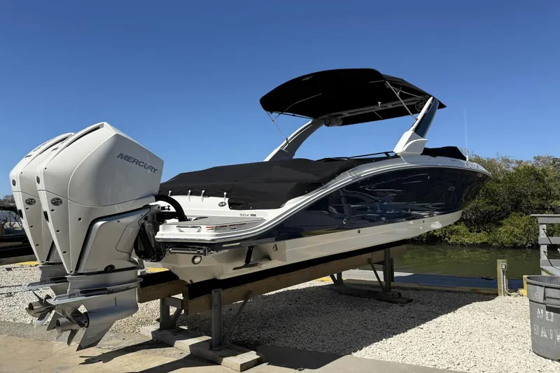 Slide: The Image of Sea Ray SDX 290 Outboard 2024 - 4