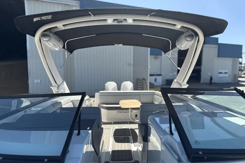 Slide: The Image of Sea Ray SDX 290 Outboard 2024 - 41